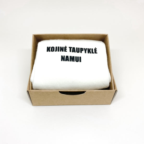 Kojinės su užrašu  „Kojinė taupyklė namui“